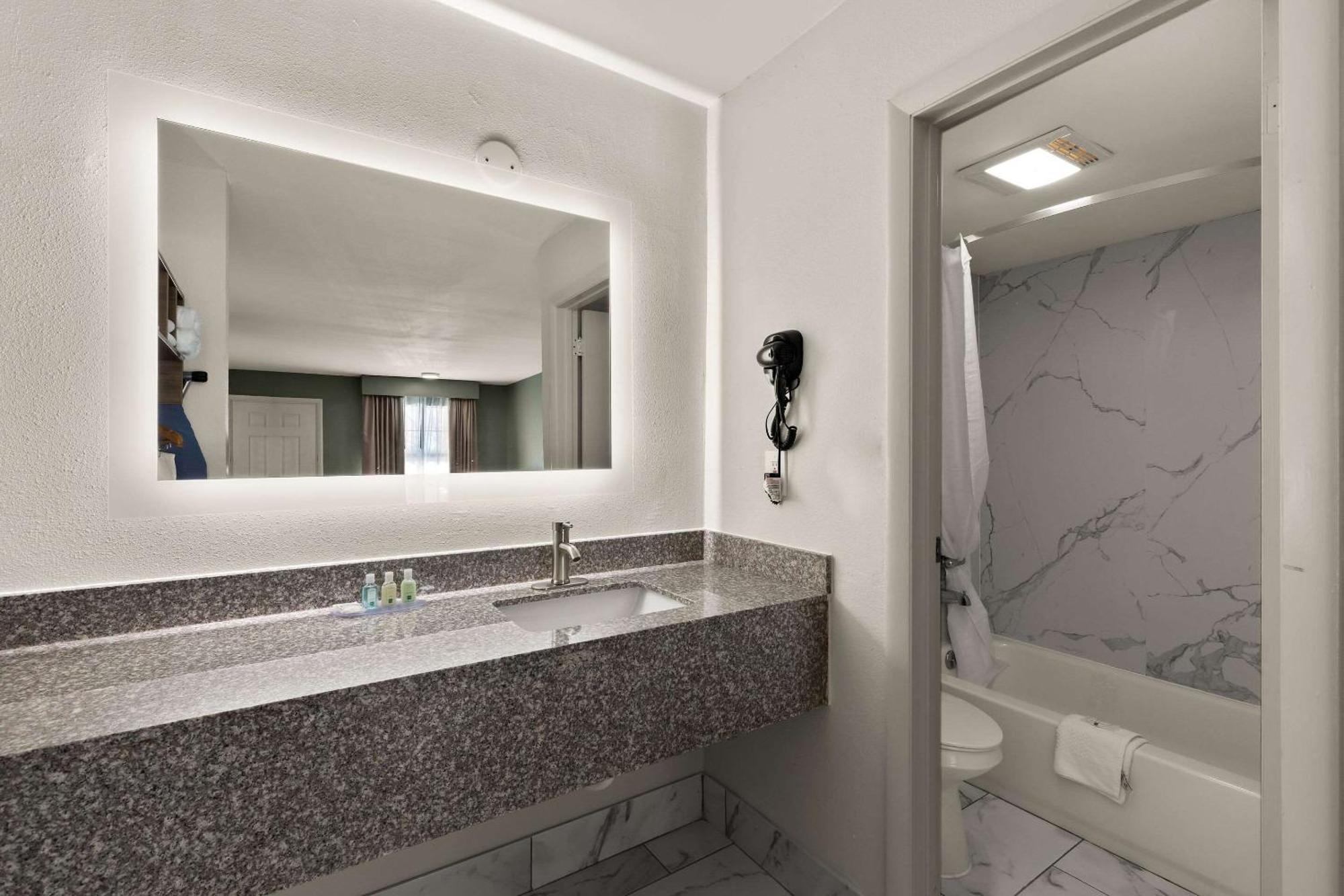 Quality Inn มอนโร ภายนอก รูปภาพ